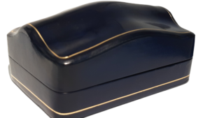 Portagioie in pelle realizzato a mano a Firenze. Prodotto esclusivo, realizzato dalla maestria degli artigiani fiorentini.