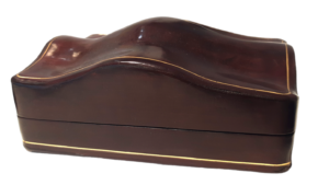 Portagioie in pelle realizzato a mano a Firenze. Prodotto esclusivo, realizzato dalla maestria degli artigiani fiorentini.